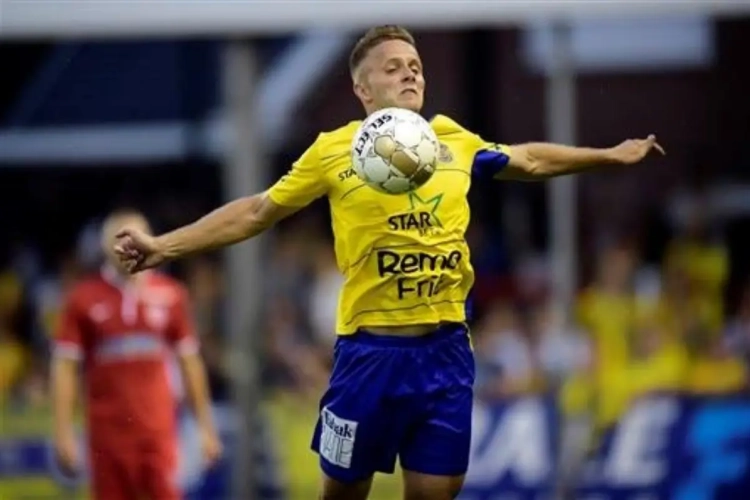 Rechtsback ad interim Henkens: "Liever terug centraal op het middenveld"