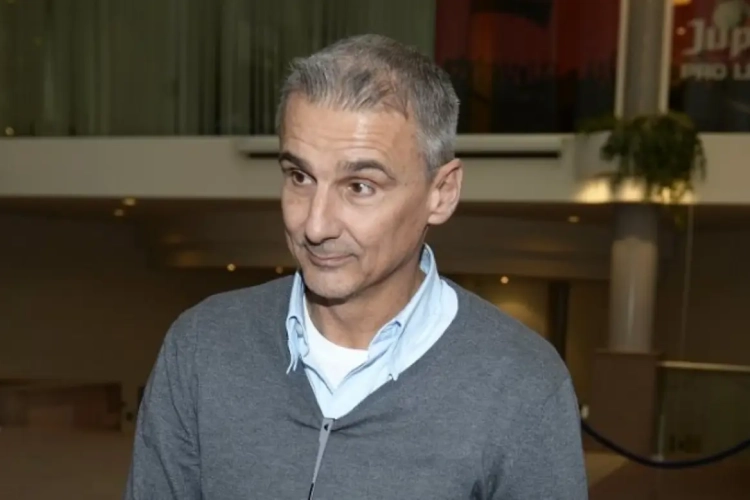 Hofmans en Van Thillo dagvaarden ... Antwerp!