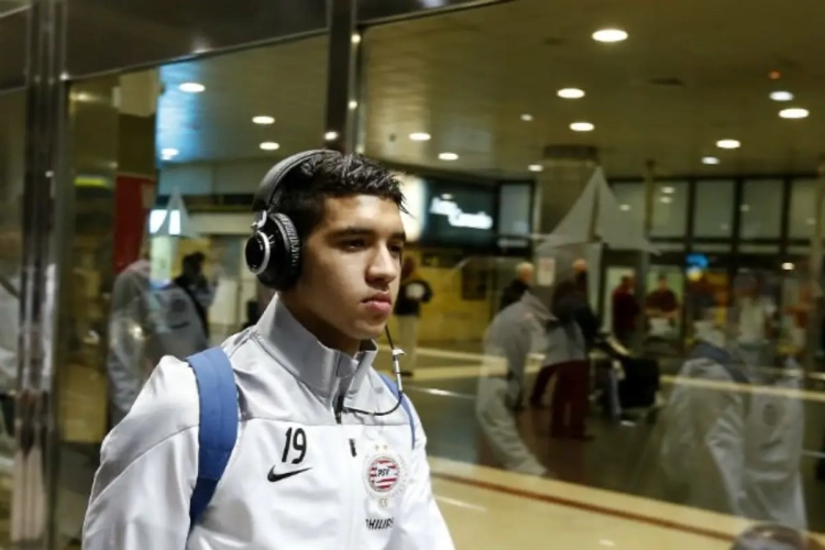 PSV wil toch nog poging wagen om contract Bakkali te verlengen