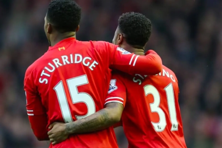 Vier man om je heen? Geen probleem bij Sterling: wat een doelpunt!