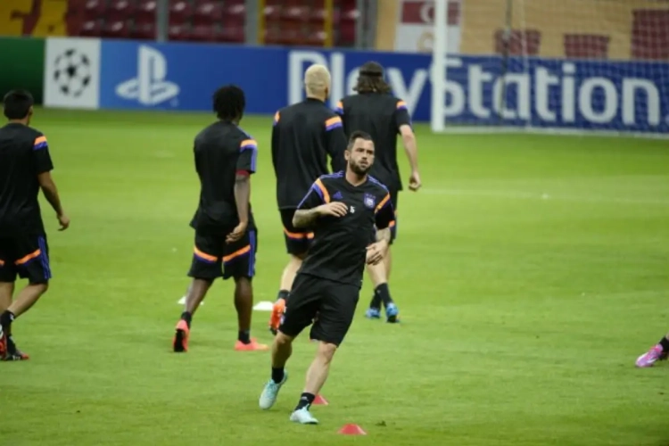 Nuytinck mist drie matchen, Defour en Praet klaar