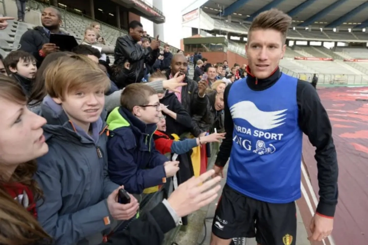 Standard zou dringend contact moeten opnemen met ex-speler en voormalig Rode Duivel: "Ik zou een leider zijn"