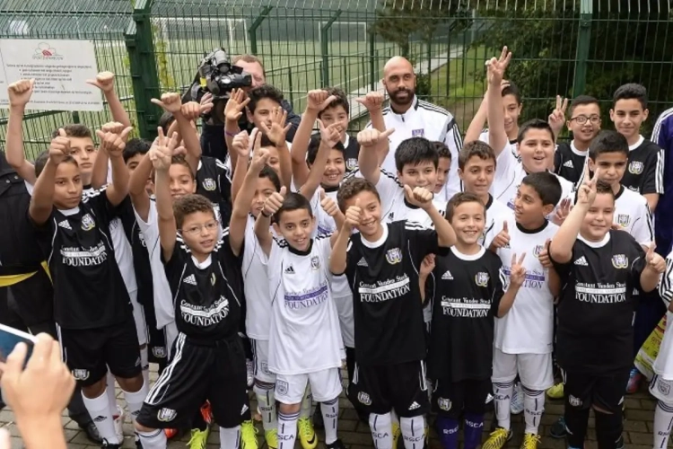 Vanden Borre traint met kansarme kinderen