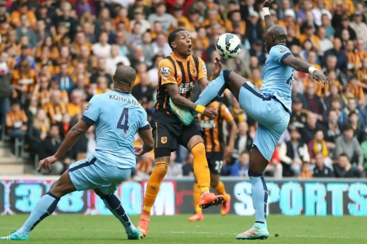 Premier League: Courtois en Hazard blijven aan leiding, ook Kompany en Alderweireld aan het feest