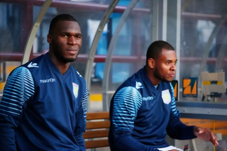 Benteke viert rentree in Villa Park met late nederlaag