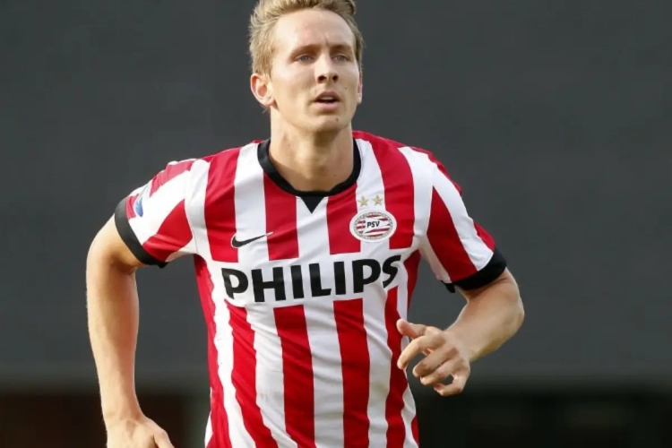 AZ zorgt mee voor spektakel, maar kan PSV niet afstoppen