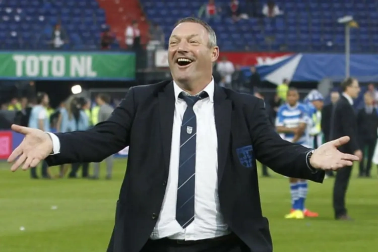 Ex-trainer van Standard Ron Jans stapte op in MLS nadat hij voor racisme werd beschuldigd: "Het hele verhaal is onduidelijk"