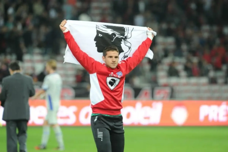 Opnieuw rellen na incident met vlag (met beelden!)