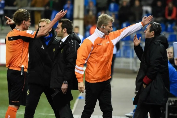 Grensrechter aangeslagen na spookdoelpunt: "En ik zat goed in de wedstrijd"