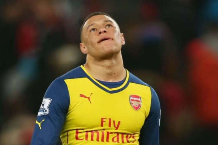 VIDEO: Arsenal vermijdt nederlaag na héérlijke treffer van Oxlade-Chamberlain