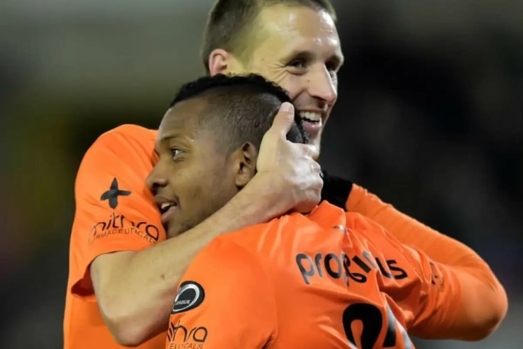 Izquierdo na zijn twee rozen: "Ronaldo en Messi trappen ook soms over. Dan mag ik dat ook eens"