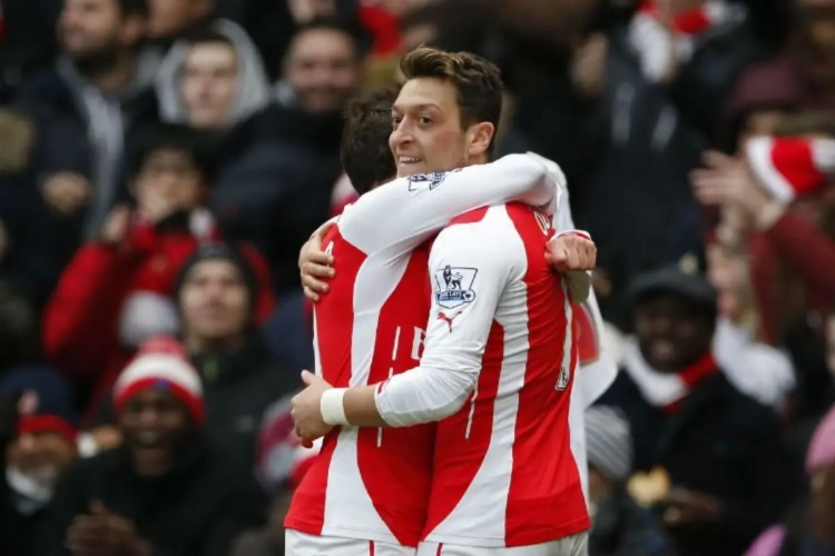 "Özil is traag en moet beslissender zijn"