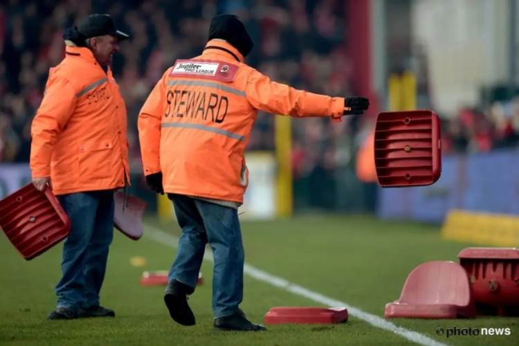Zo lacht Kortrijk-voorzitter met Brugse stoeltjesgooiers