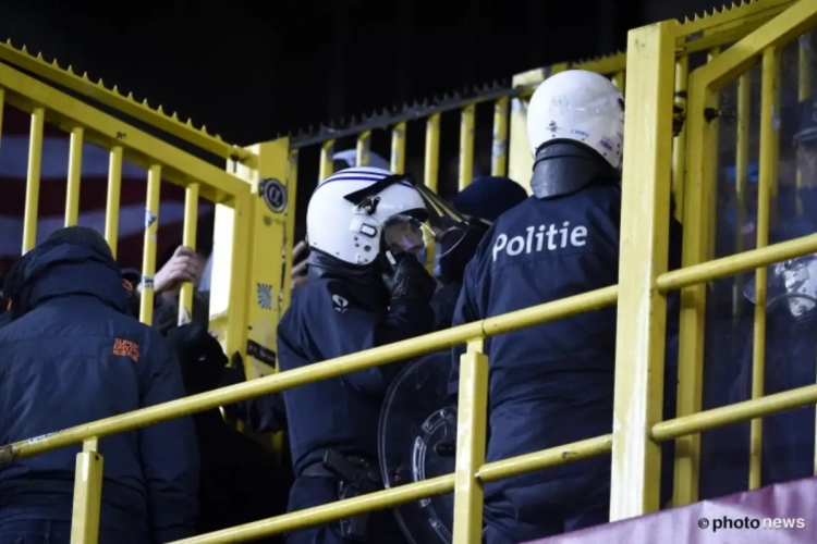 Aalborg-fans laten zich van kleinste kant zien, politie moet gemoederen bedaren