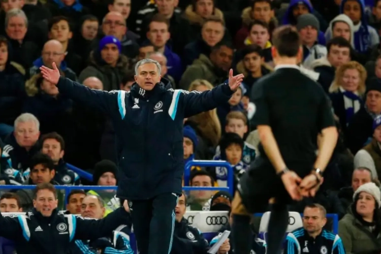 "Refs fluiten niet per se tegen Chelsea, maar er is meer weerstand"