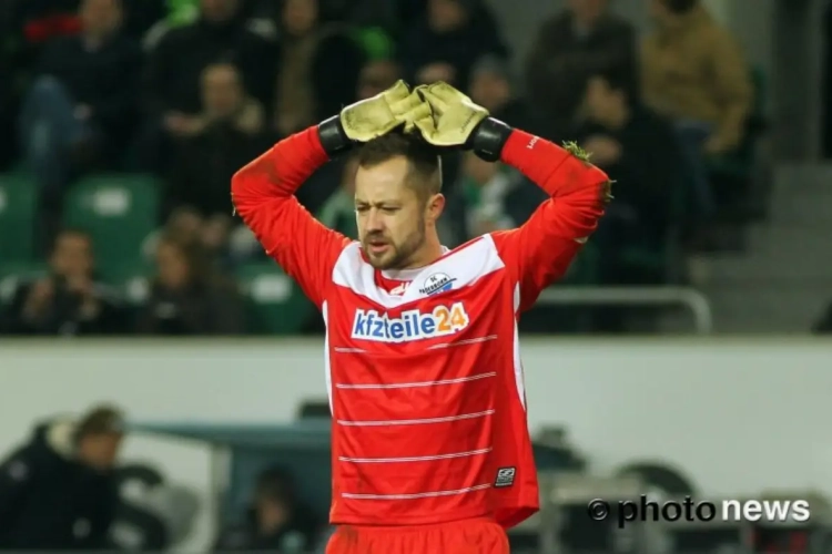 VIDEO: Boem patat! Op z'n bakkes!