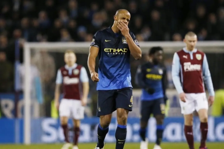 VIDEO: Kompany weer onder vuur, maar dit lijkt niet zijn schuld
