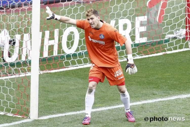 VIDEO: Wat een geluk heeft deze Getafe-doelman, zeg!