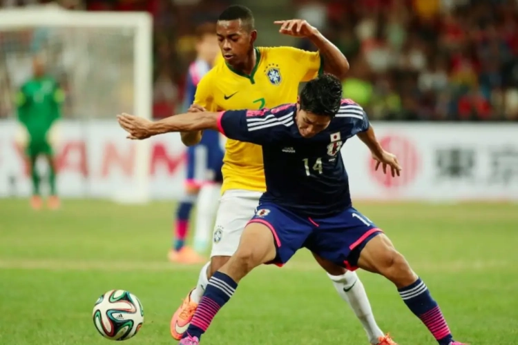 Newcastle ontbindt contract Japanse international