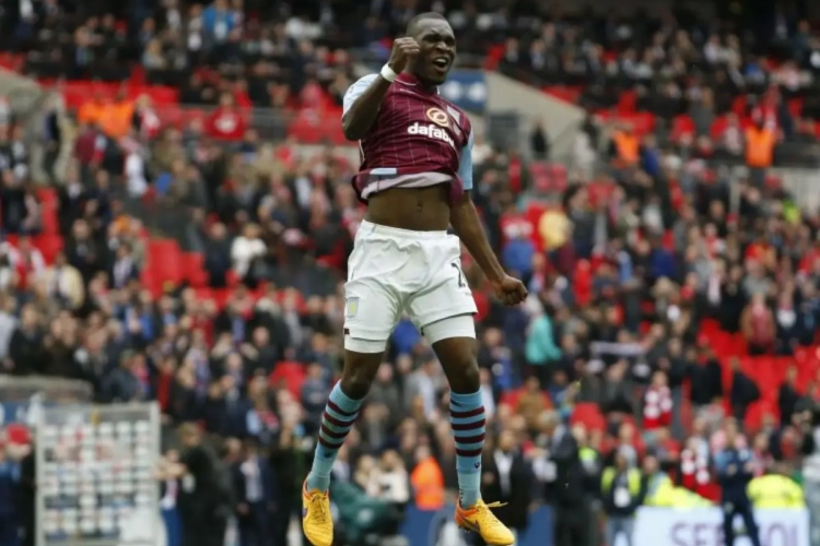 Nog een ex-Red ziet Benteke graag komen: "Hij maakt hier meer dan 20 goals"