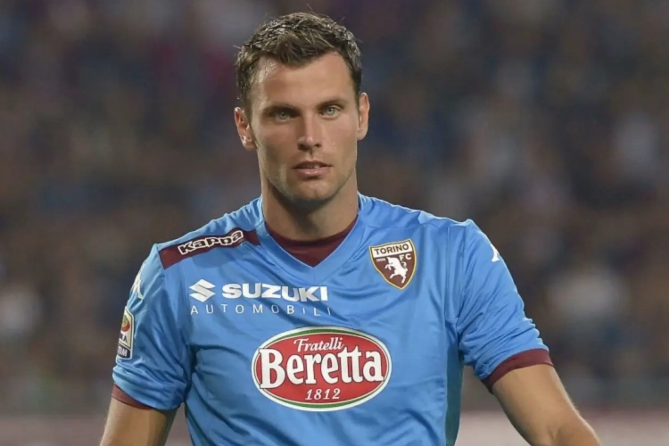 VIDEO: En deze kerel speelde Gillet uit doel? Wat een flater!