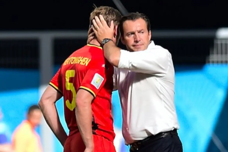 Het is zover! Vertonghen en bondscoach Wilmots komen broederlijk naast elkaar