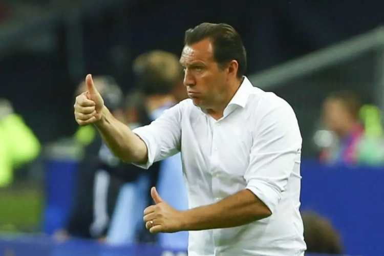 Schalke 04 wil opstapclausule Wilmots betalen, Leekens heeft raad: "Kijk maar naar mij en Club"