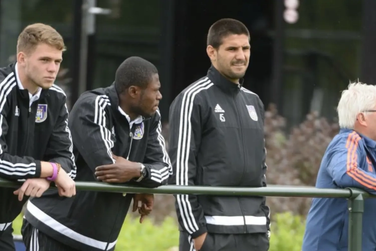Samen het Kanaal over: Mbemba in het spoor van Mitrovic