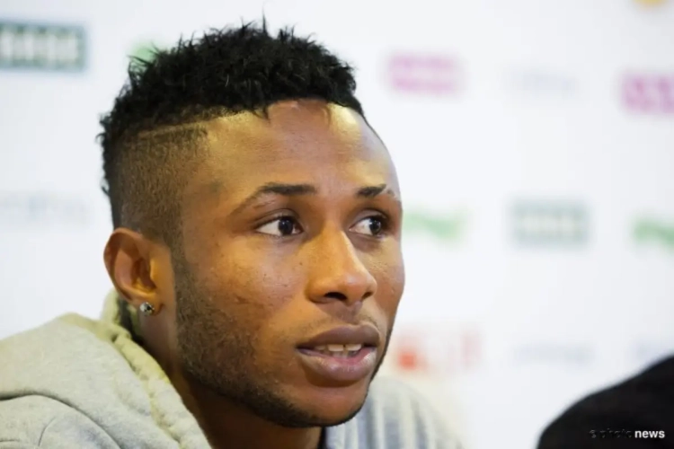 Ezekiel trekt eerste keer paars-witte trainingsplunje aan