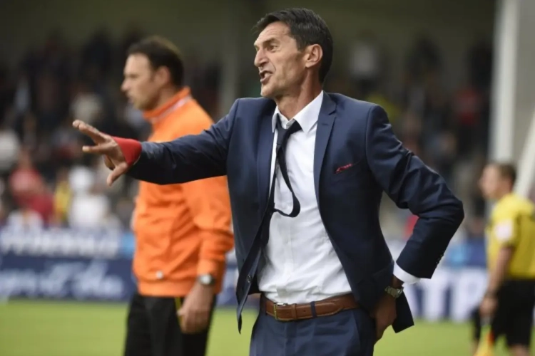 Na de zeven transfers: 'Moeskroen gooit trainer op straat'