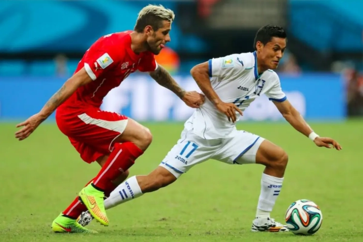 Paars-wit zoekt rechtsback: Vanden Borre pas naar de B-kern en Najar kwijt in oktober