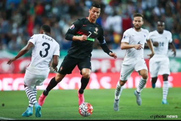 FOTO: Cristiano Ronaldo spot voor één keer met zichzelf