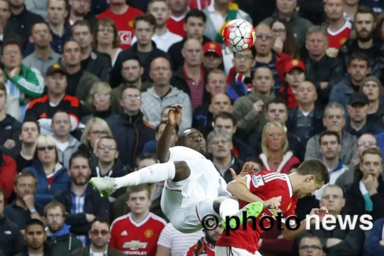 We krijgen er maar niet genoeg van: de retro van Benteke!