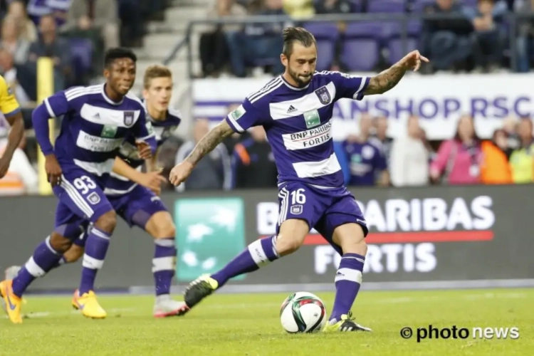 Twitter maakt zich vrolijk: "Defour is nu een echte mauve, want hij mist strafschop"