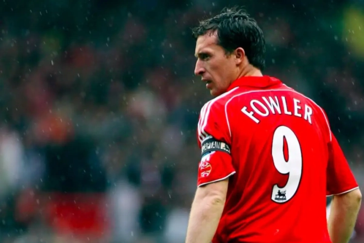 VIDEO: Draaidronken of niet, deze Liverpool-legende scoort nog steeds!