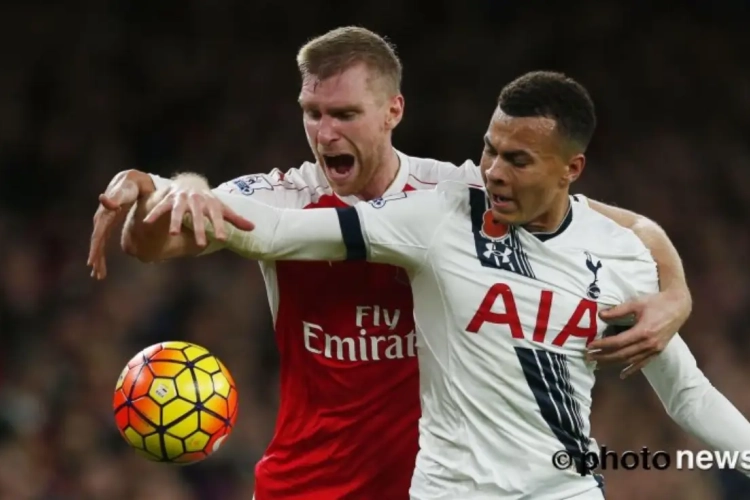 VIDEO: Geniaal! Heel jonge fan leidt de Spurs-gezangen op schouders van vader