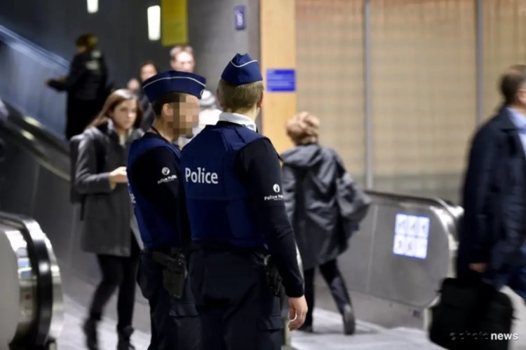 Opmerkelijk voorstel: "Laat ons de politie die zoveel voor ons doet eens uitnodigen naar een voetbalmatch"
