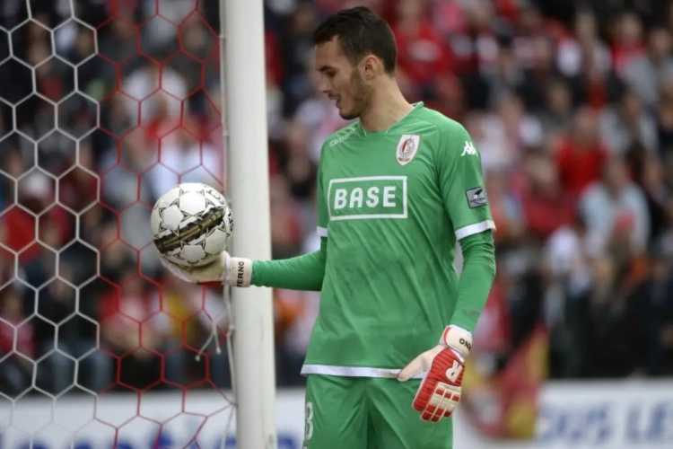 'Liverpool en Swansea hengelen naar Standard-doelman'