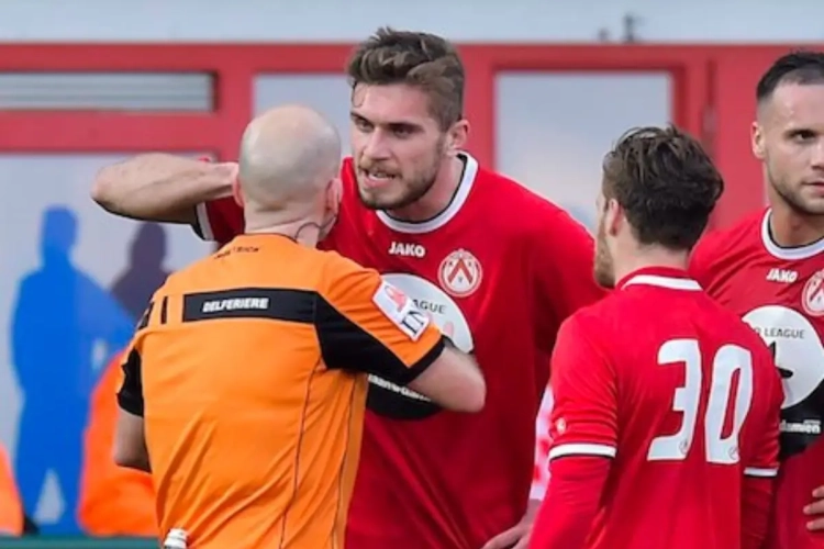 Vooral Papazoglou moet het ontgelden: "Het was een ongelooflijk domme actie"