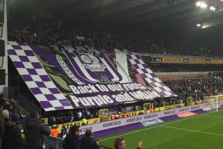 VIDEO: Deze duidelijke boodschap hadden de fans van Anderlecht voor hun bestuur en spelers