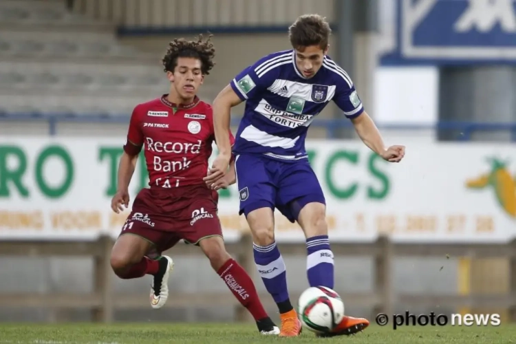 FC Belghoven wordt nog wat talrijker: verdediger Anderlecht officieel binnen, ook middenvelder Essevee genoemd