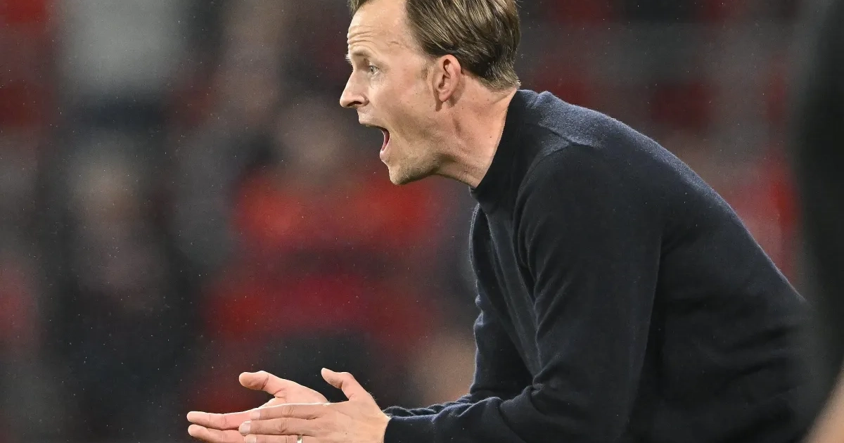 Standard Liège Backs Coach Vincent Euvrard Despite Poor Run