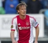 Sterspeler bergt Ajax-shirt op