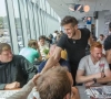 Gentse kampioenen trekken na wilde feestnacht even de voetbalschoenen aan