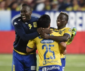 Tien Truienaars doen het ook op echt gras en blijven mee aan kop