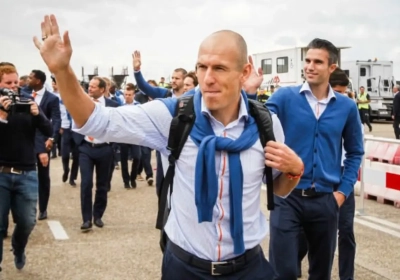 Warm onthaal voor Oranje bij landing op Nederlandse bodem