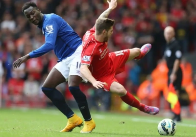 Jagielka bezorgt Everton in blessuretijd nog puntje op Anfield