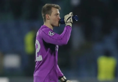VIDEO: Aiai, Simon Mignolet gaat zwaar de mist in!