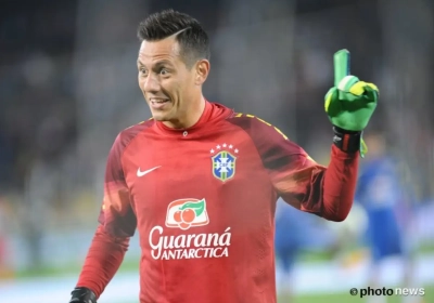 Wat een blunder van doelman Valencia!