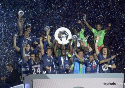 De lichtstad vierde derde titel op rij met indrukwekkende huldiging